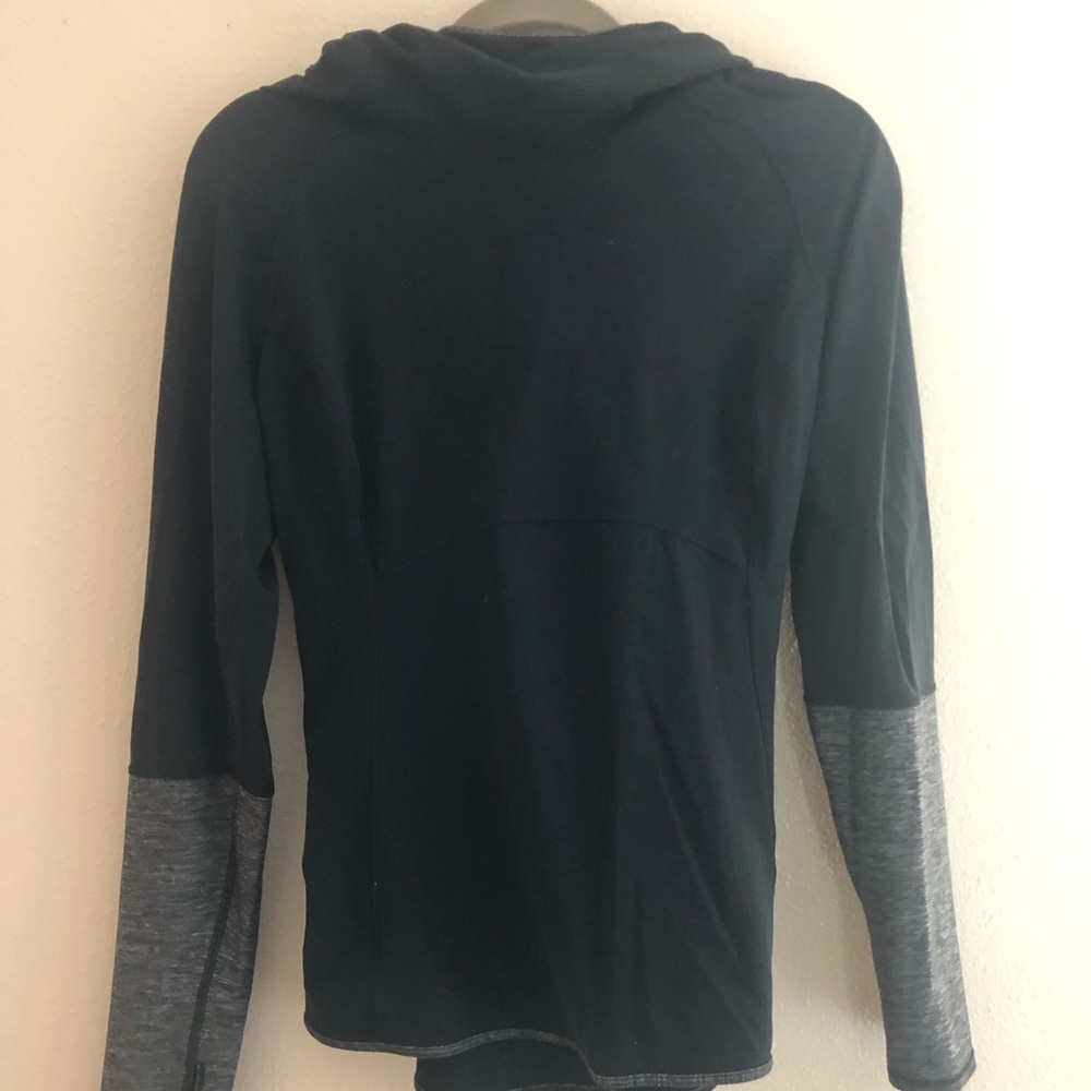 Lululemon hooded long sleeve shirt